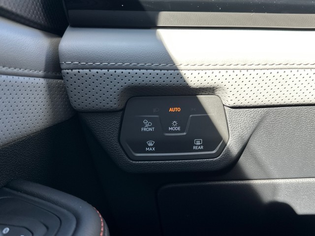 2025 Volkswagen Atlas Peak Edition photo 45