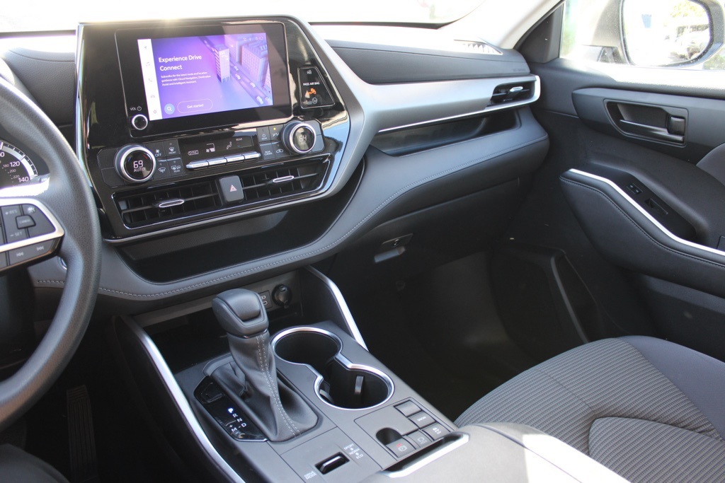 2023 Toyota Highlander L photo 27