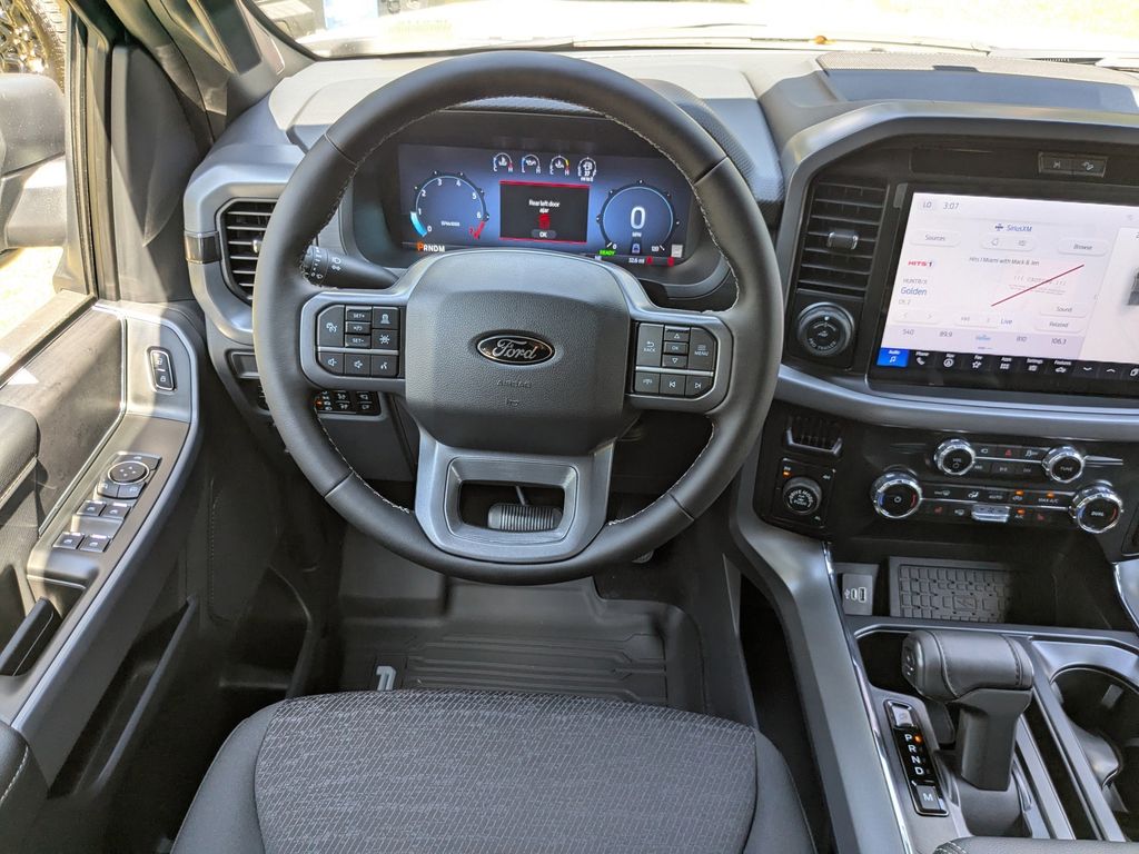 2025 Ford F-150 XLT photo 16