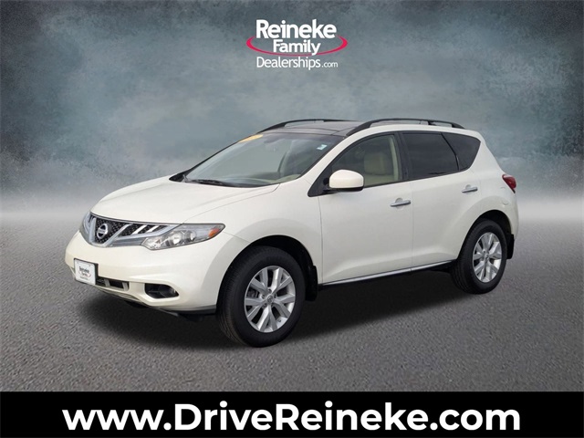Used 2013 White Nissan SL image 1