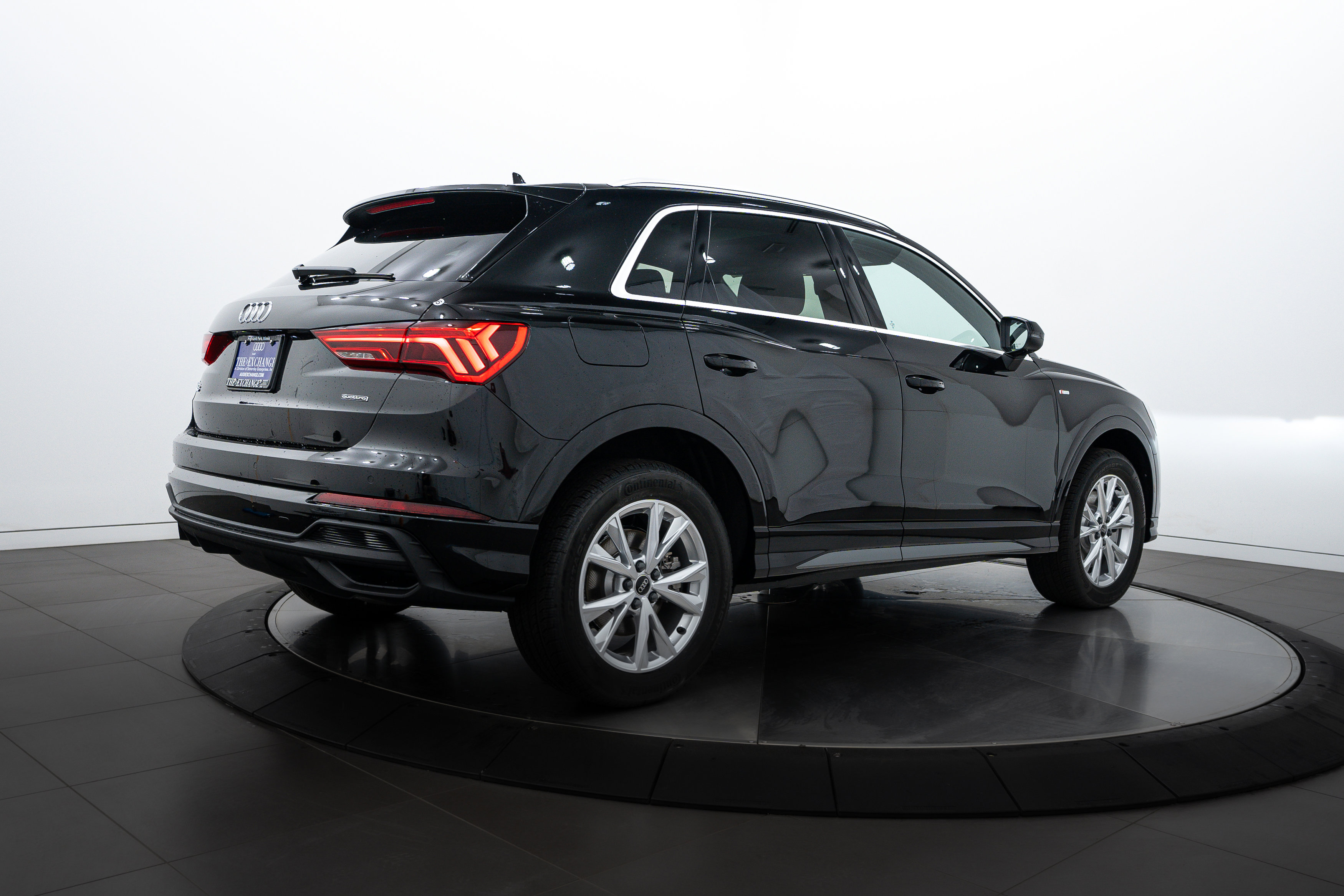 2025 Audi Q3 S line Premium Plus photo 3