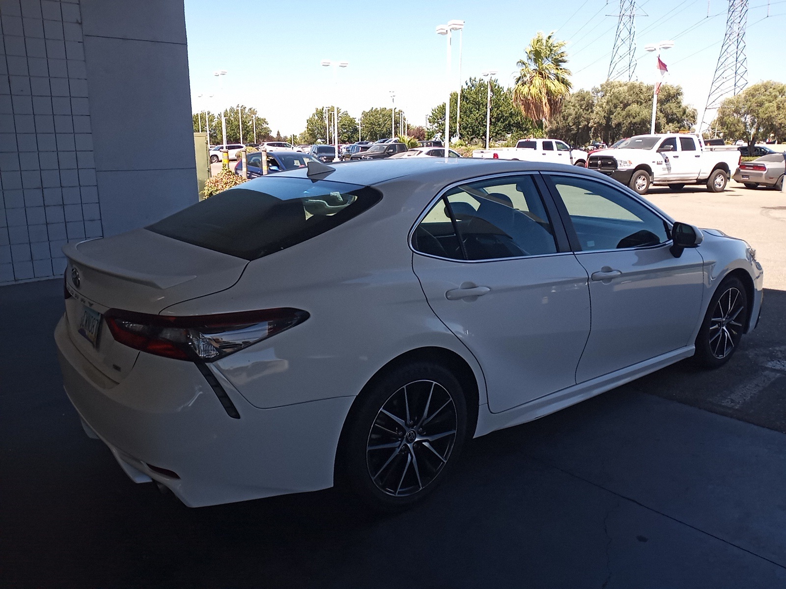 2022 Toyota Camry SE photo 4