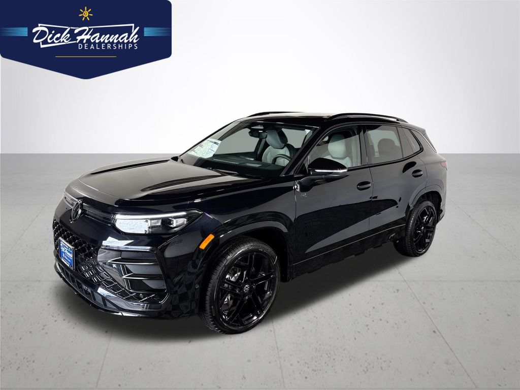 2025 Volkswagen Tiguan SE R-LINE BLACK's photo