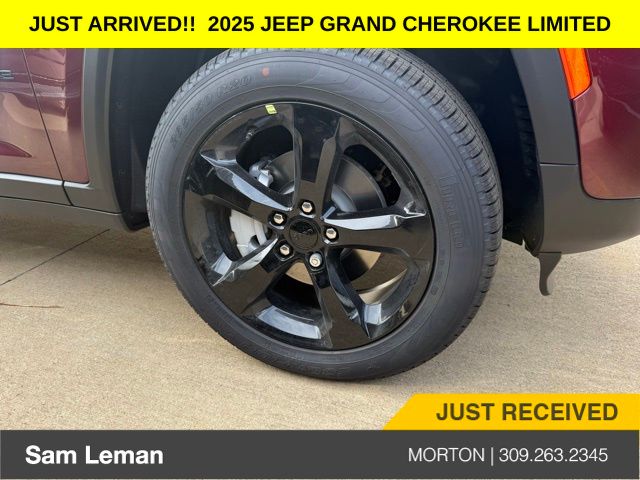 2025 Jeep Grand Cherokee Limited photo 2