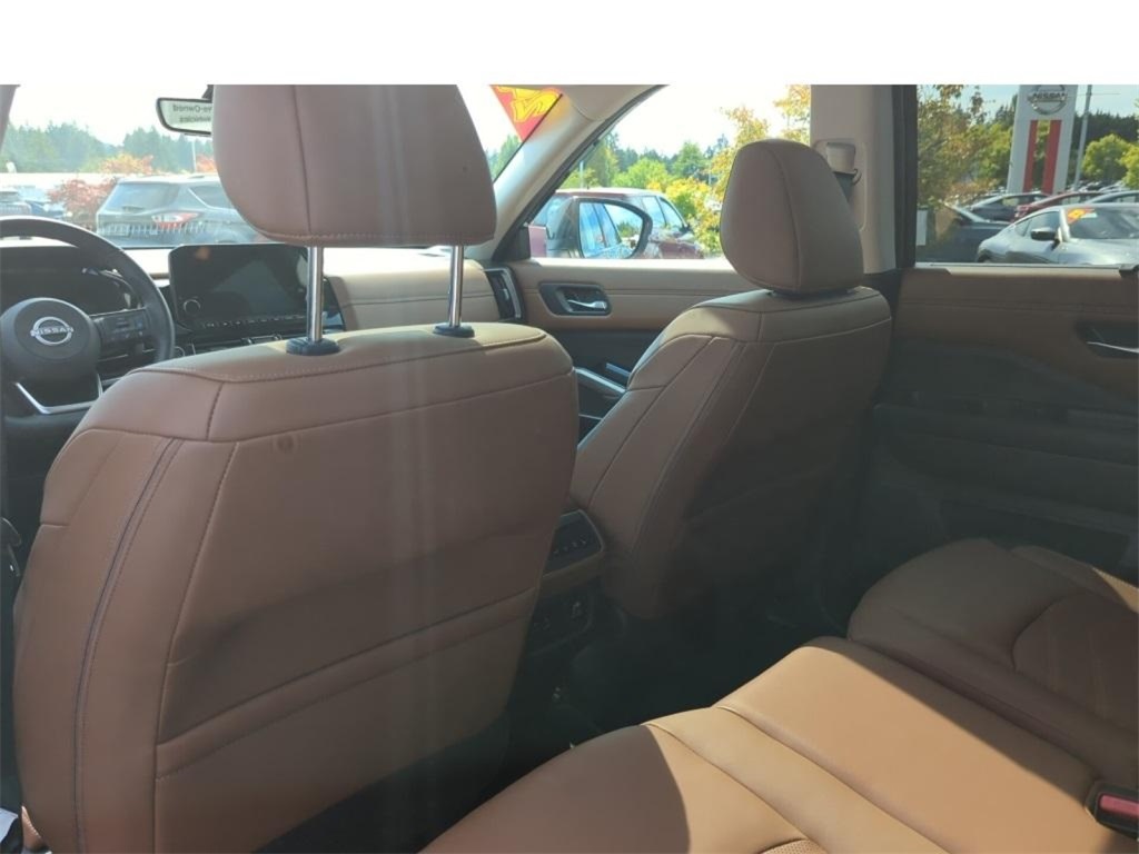 2024 Nissan Pathfinder Platinum photo 18