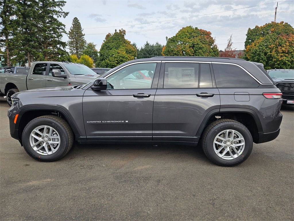 2025 Jeep Grand Cherokee Laredo X photo 3