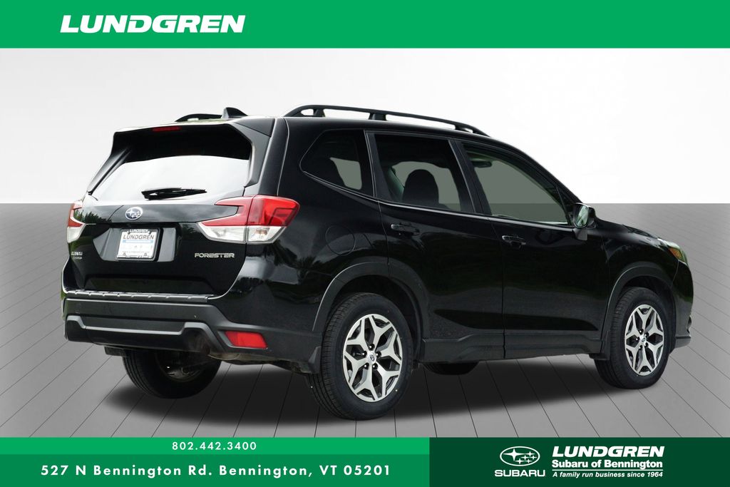 2023 Subaru Forester Premium photo 3