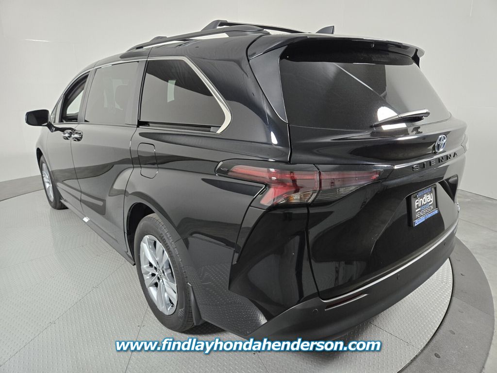 2024 Toyota Sienna XLE photo 4