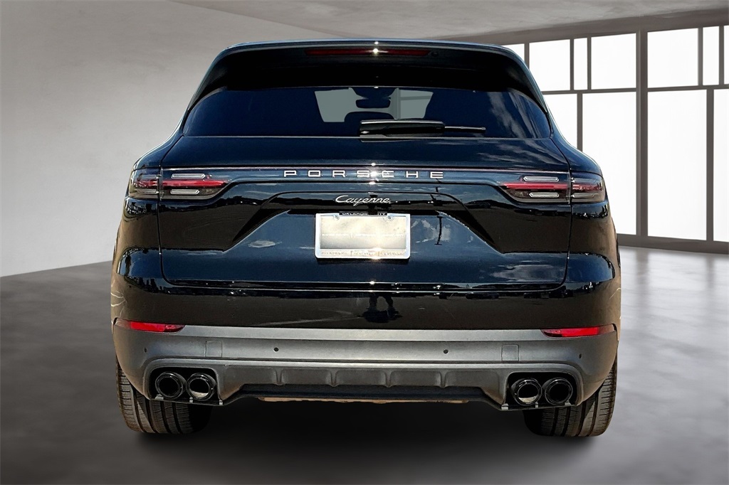 2023 Porsche Cayenne Platinum Edition photo 3