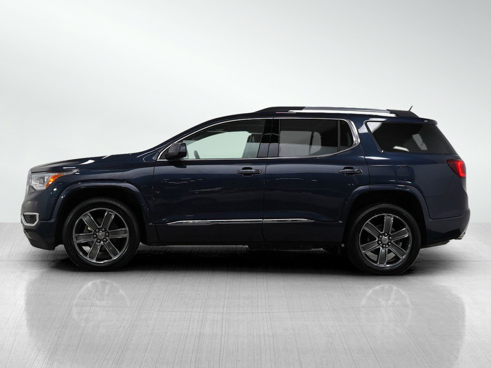 Used 2018 GMC Acadia Denali with VIN 1GKKNXLS5JZ180609 for sale in Burnsville, Minnesota