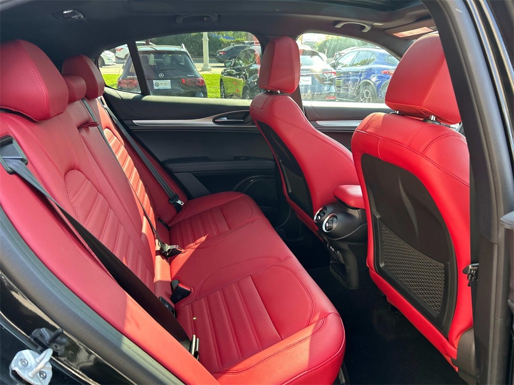 2025 Alfa Romeo Stelvio Sprint Base photo 16