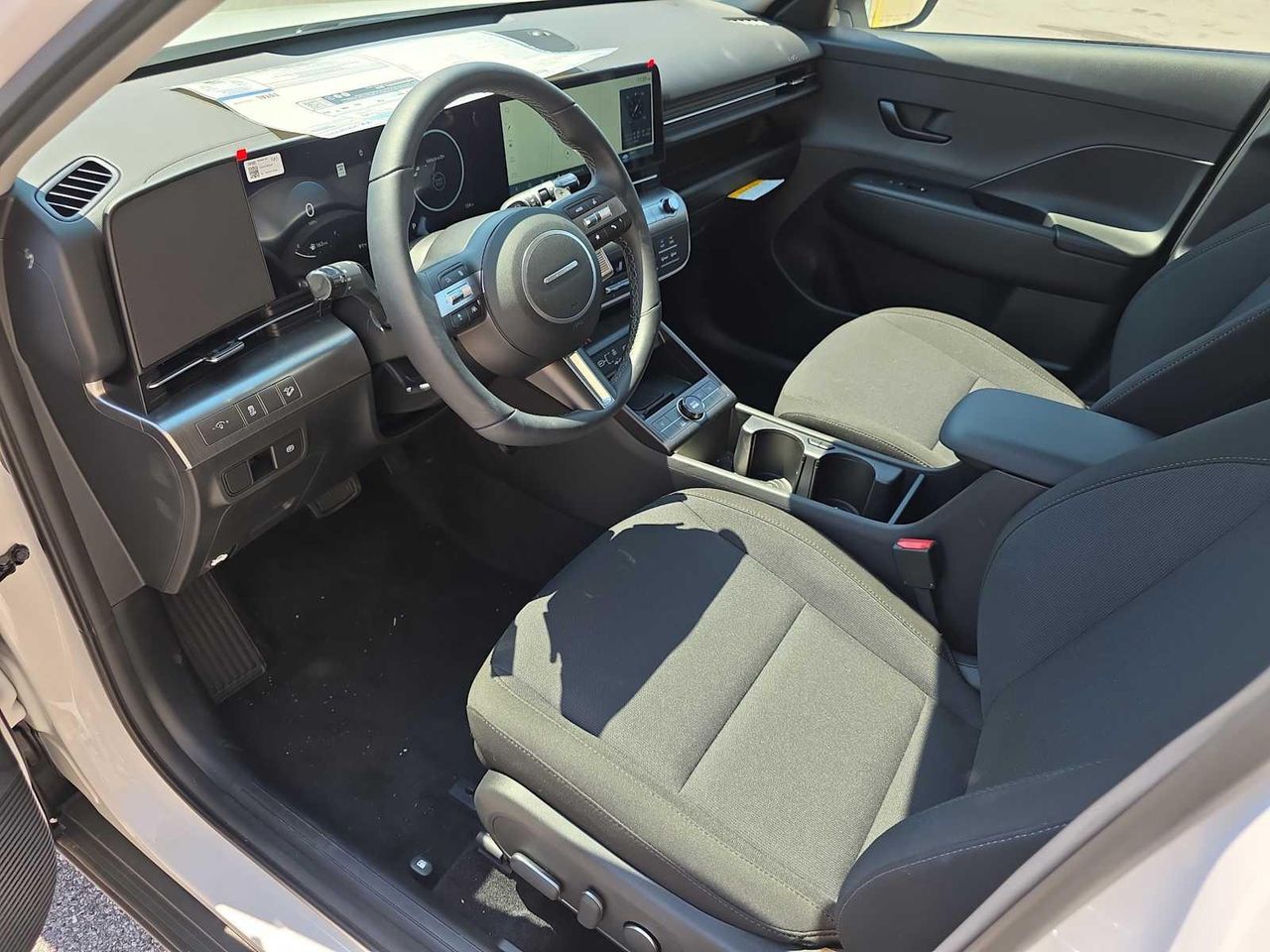 2025 Hyundai Kona SEL photo 8