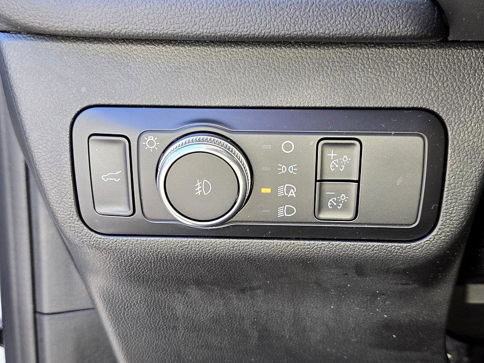 2022 Ford Escape SEL photo 26