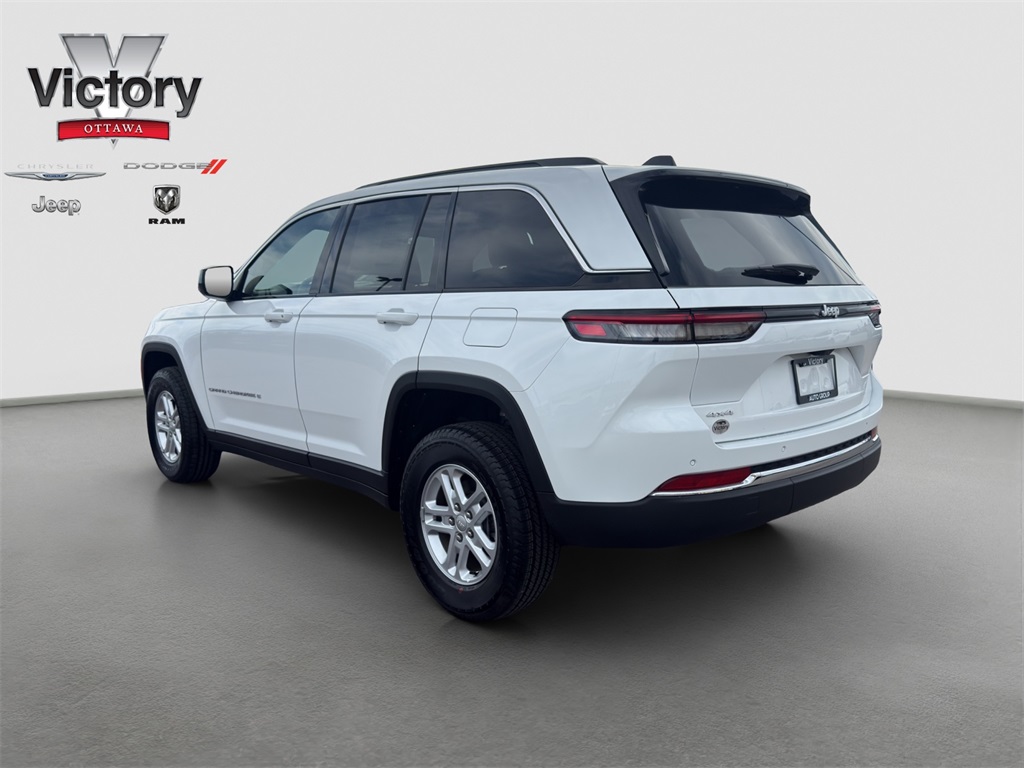 2025 Jeep Grand Cherokee Laredo photo 4