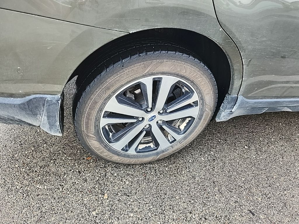 2018 Subaru Outback 2.5i Limited photo 3