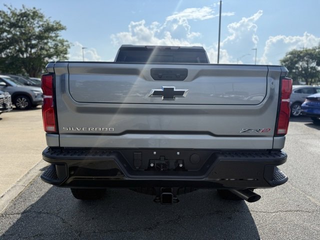 2025 Chevrolet Silverado 2500HD ZR2 photo 4