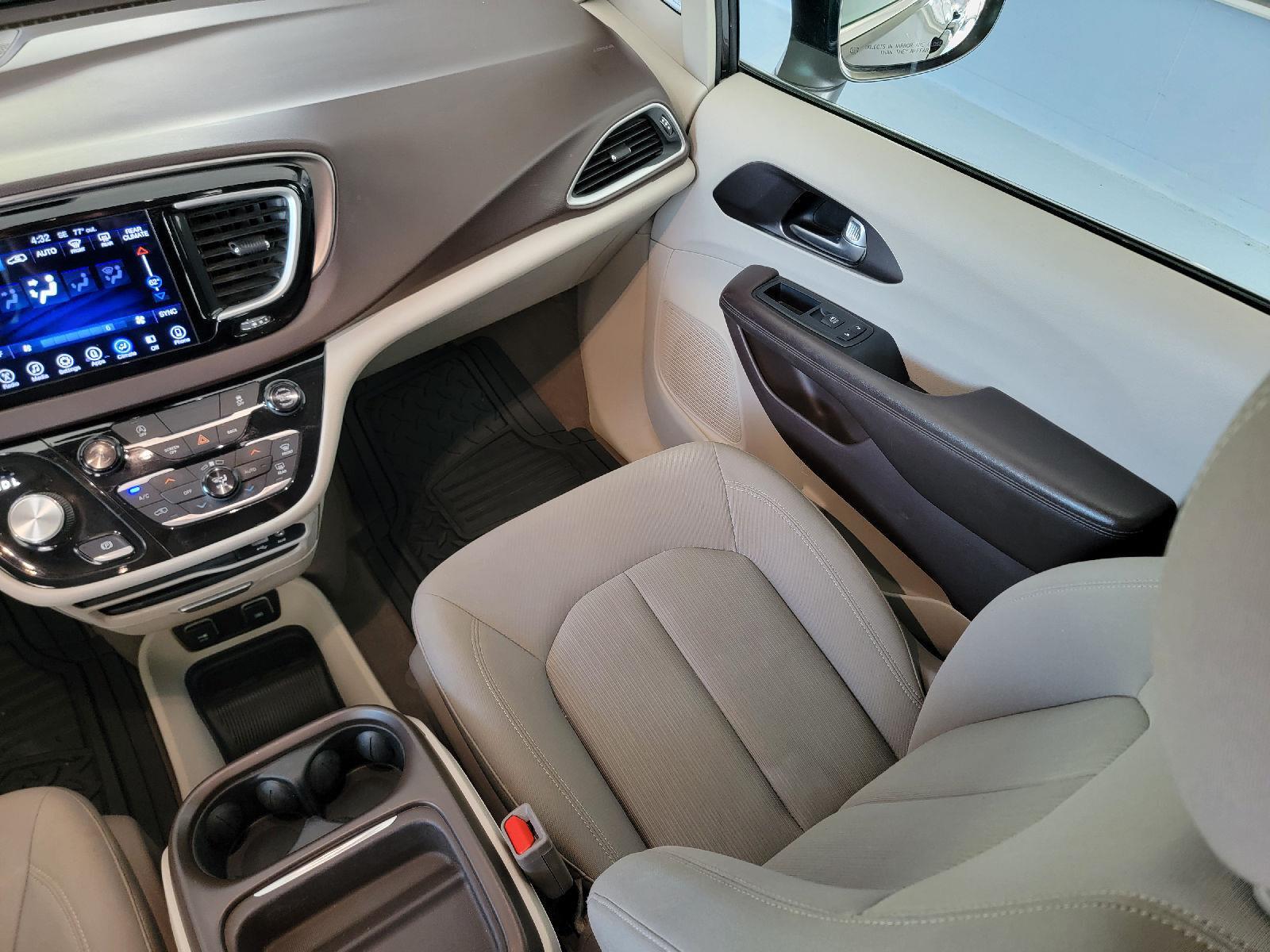 2017 Chrysler Pacifica Touring Plus photo 24