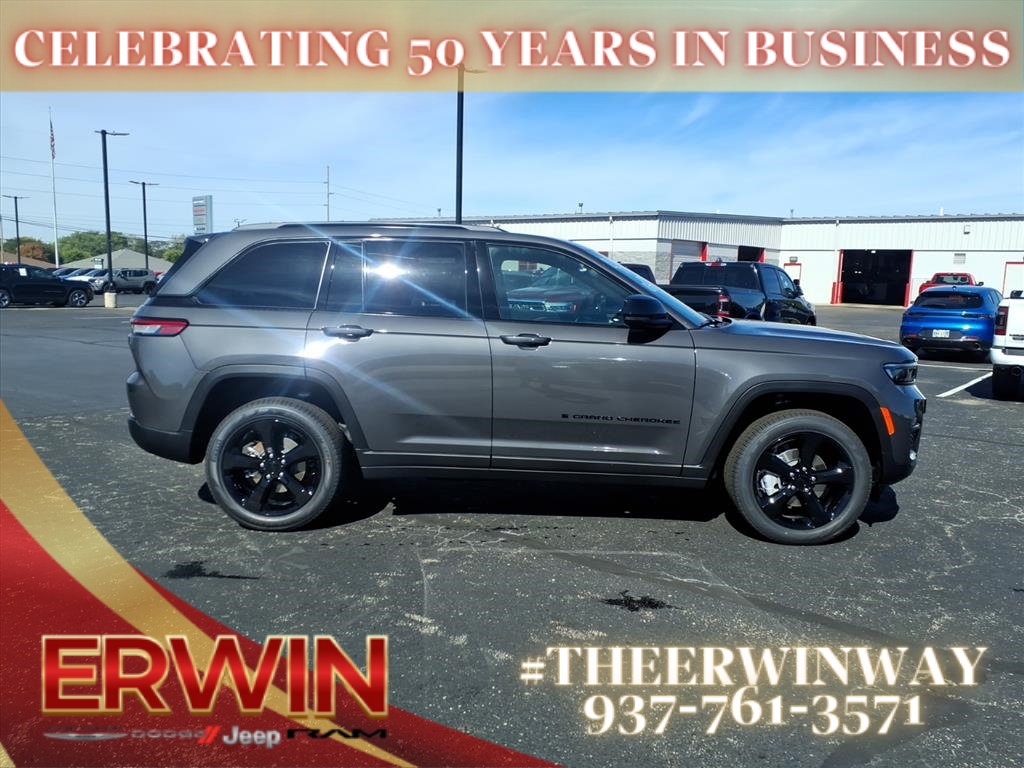 2025 Jeep Grand Cherokee Limited photo 2