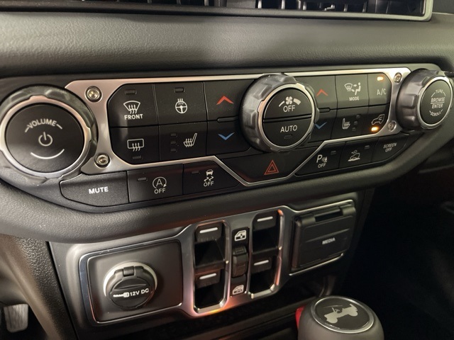 2025 Jeep Wrangler Sahara photo 30