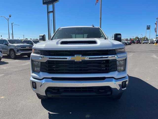 2024 Chevrolet Silverado 2500HD LT photo 3