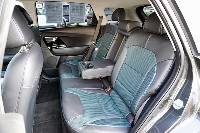 Used 2022 Gray Kia EX Premium image 17