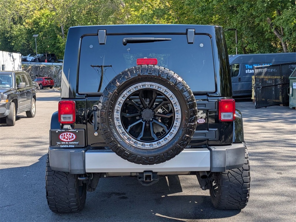 2014 Jeep Wrangler Unlimited Sahara photo 4