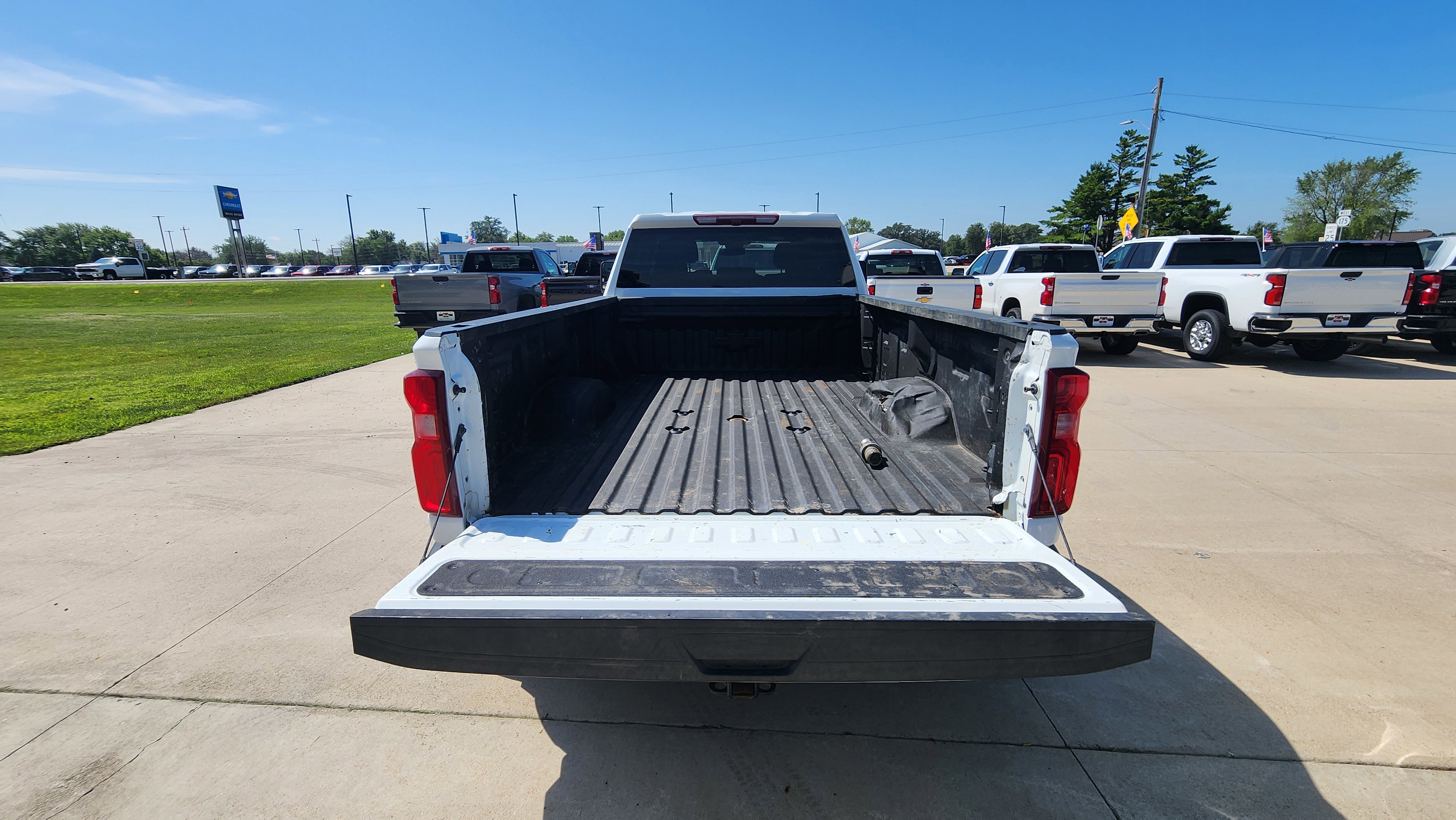 2024 Chevrolet Silverado 3500HD LT photo 7