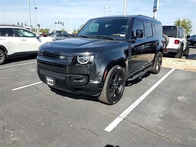 2023 Land Rover Defender 130 X-Dynamic SE photo 8