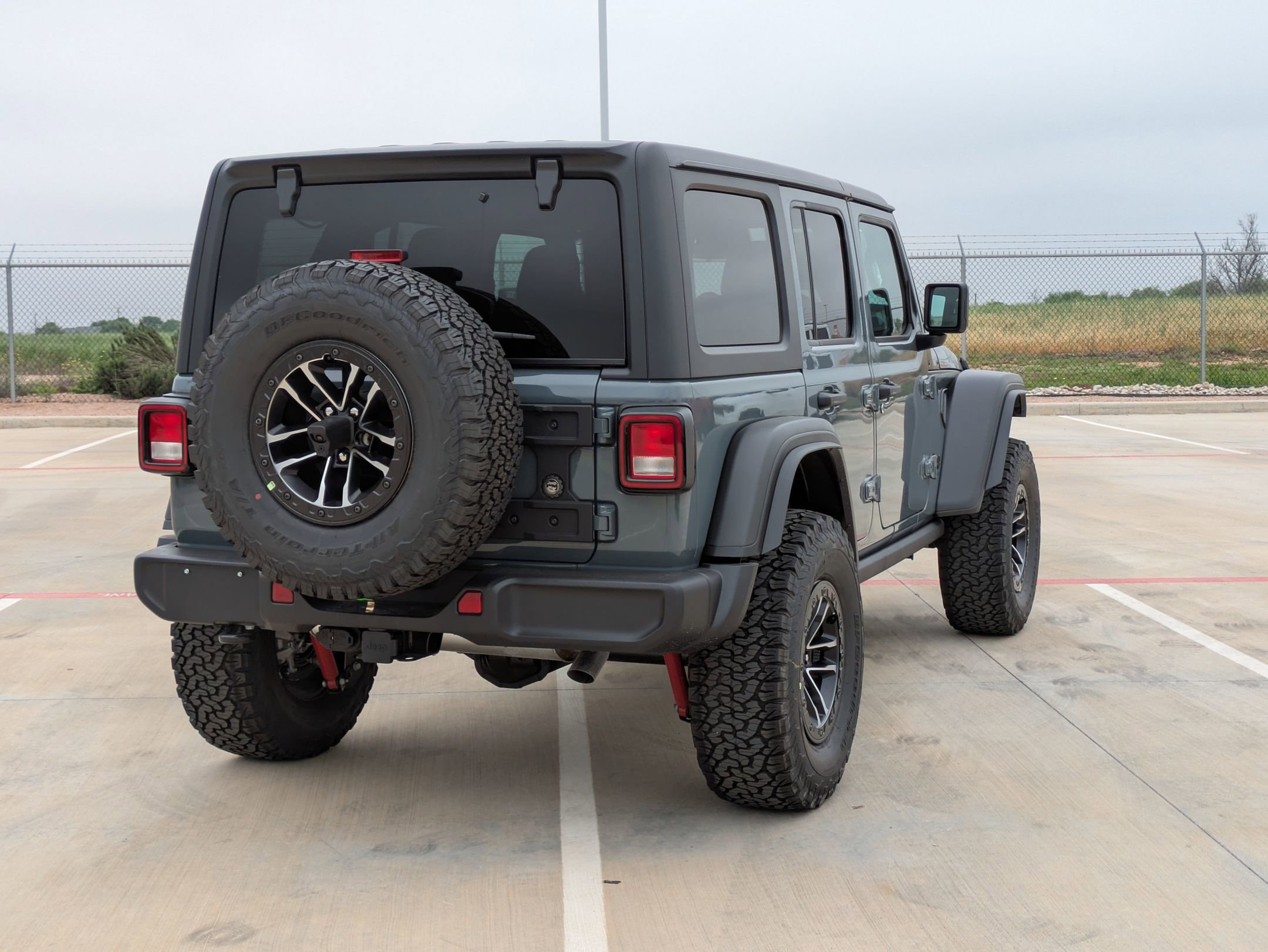 2025 Jeep Wrangler Willys photo 3