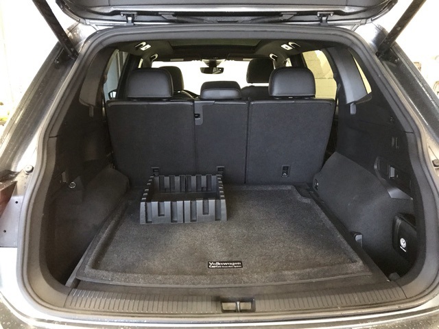 2022 Volkswagen Tiguan SE R-Line Black photo 4