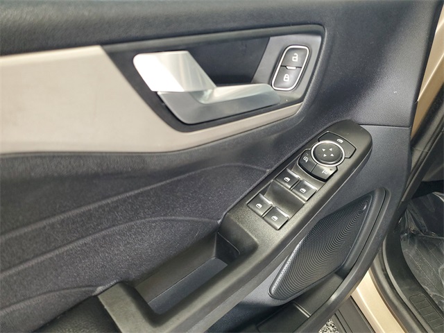 2021 Ford Escape SE photo 8