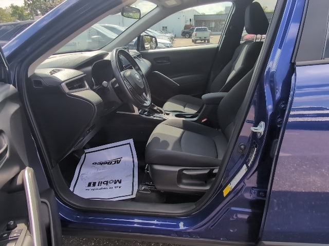 2022 Toyota Corolla Cross LE photo 11