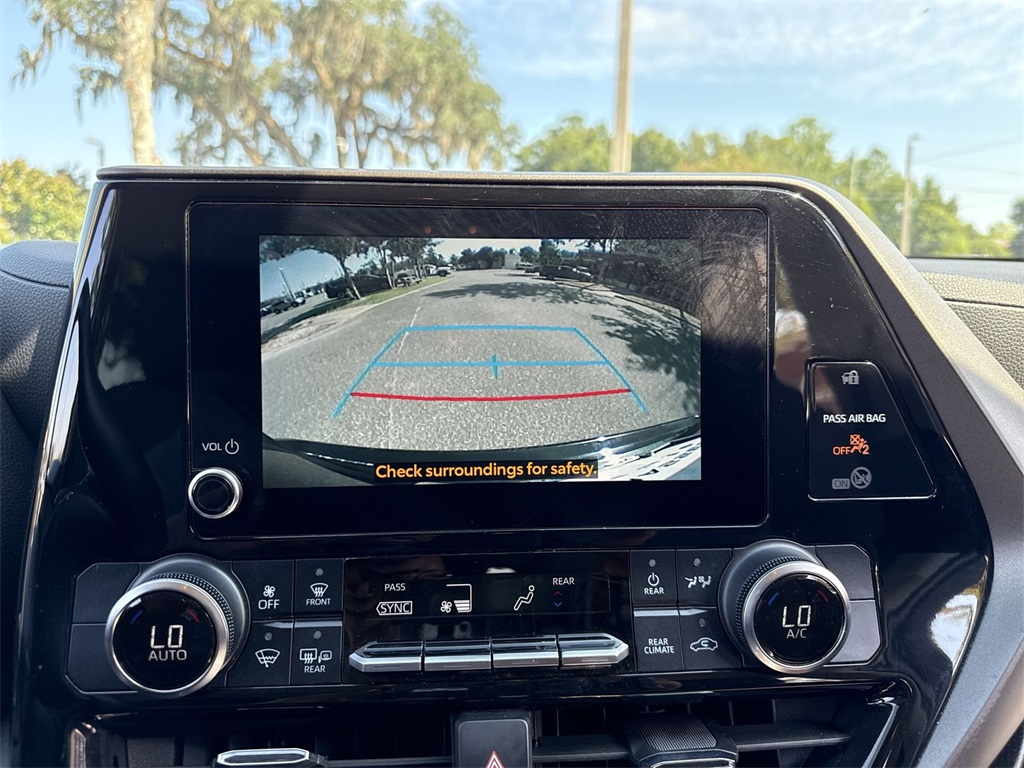 2024 Toyota Highlander LE photo 21