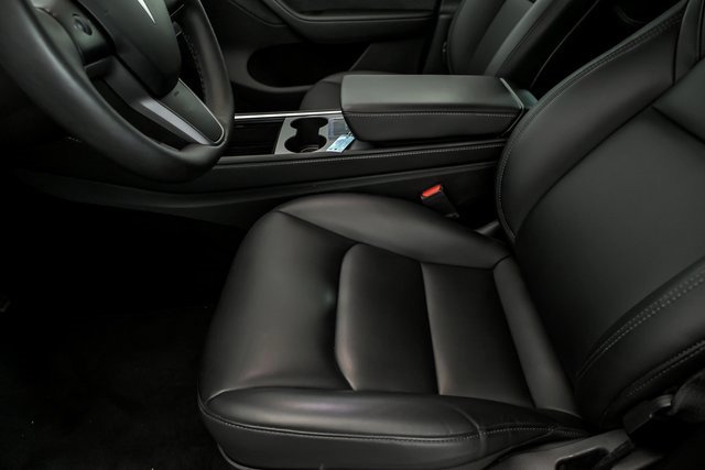 2024 Tesla Model Y Long Range photo 11