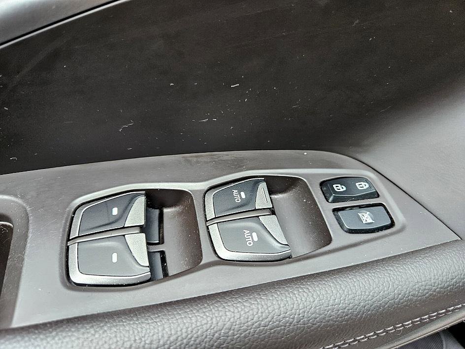 2015 Hyundai Santa Fe Limited photo 25