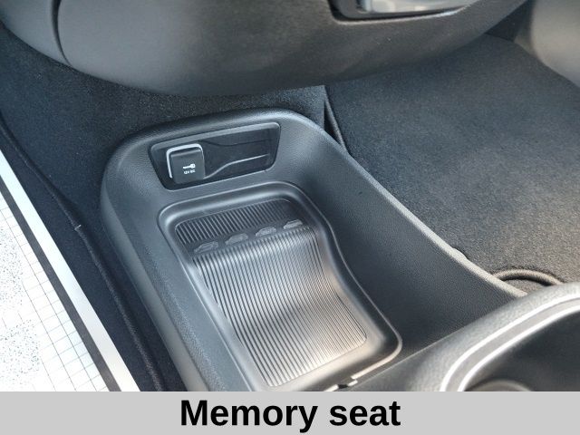 2026 Chrysler Pacifica photo 3