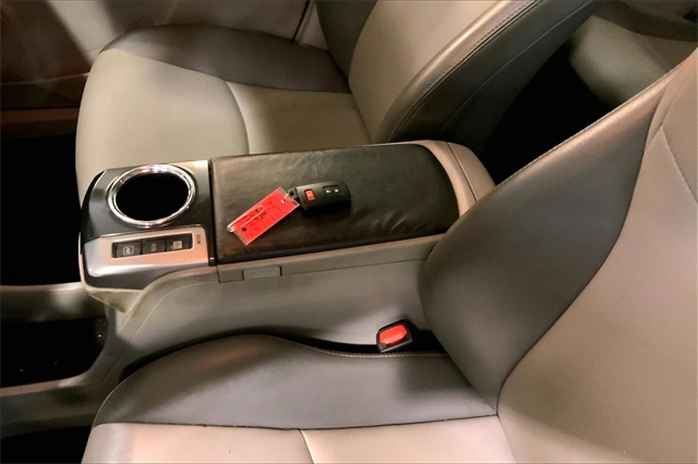 2017 Toyota Prius V Two photo 11