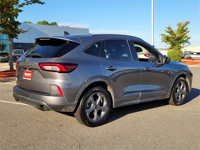 2023 Ford Escape ST-Line photo 2