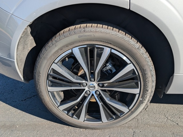2025 Volvo XC60 B5 Plus photo 8