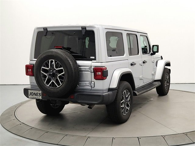 2024 Jeep Wrangler Sahara photo 5