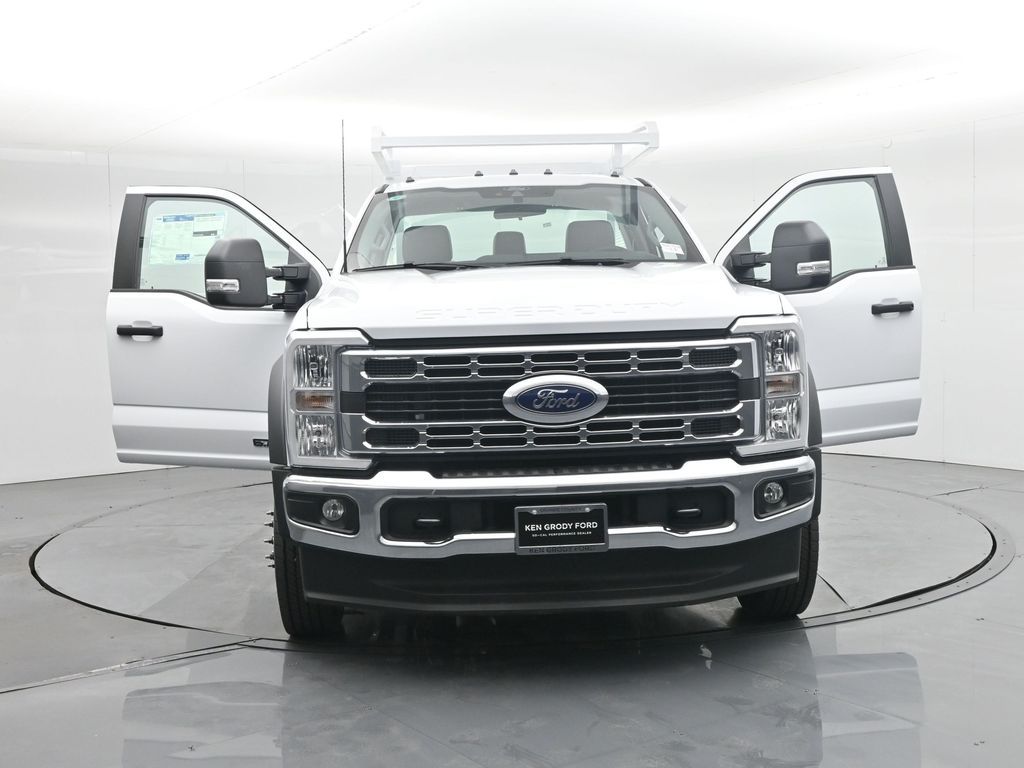 2025 Ford F-450 photo 32