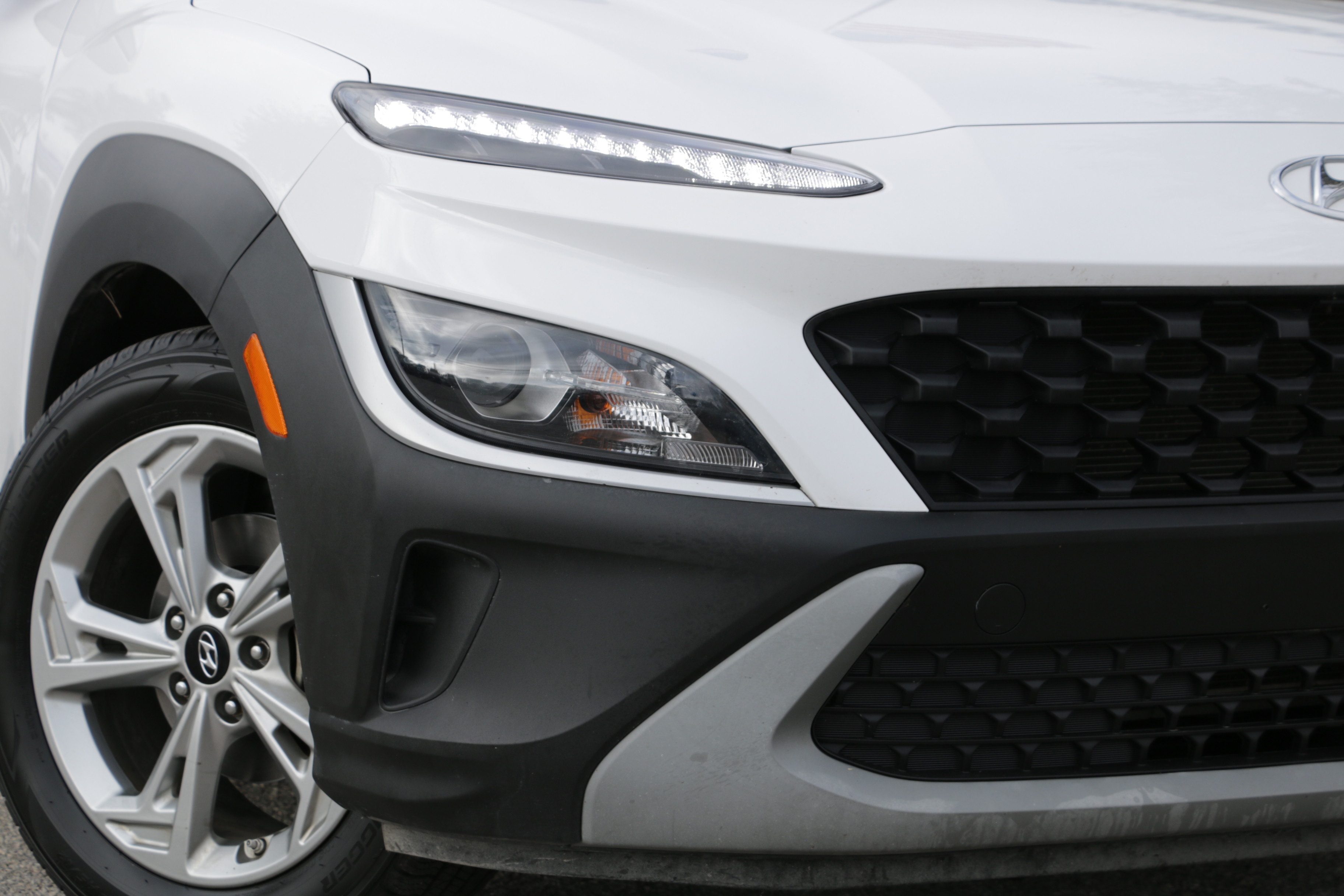 2022 Hyundai Kona SEL photo 2