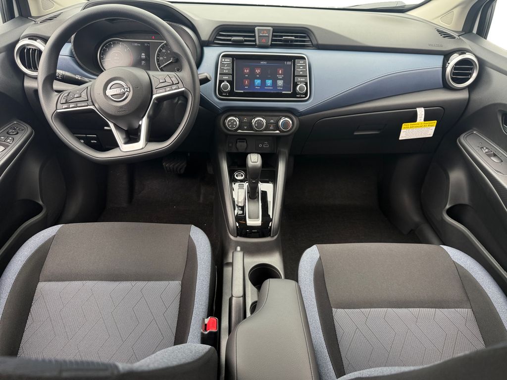 2025 Nissan Versa 1.6 SV photo 10