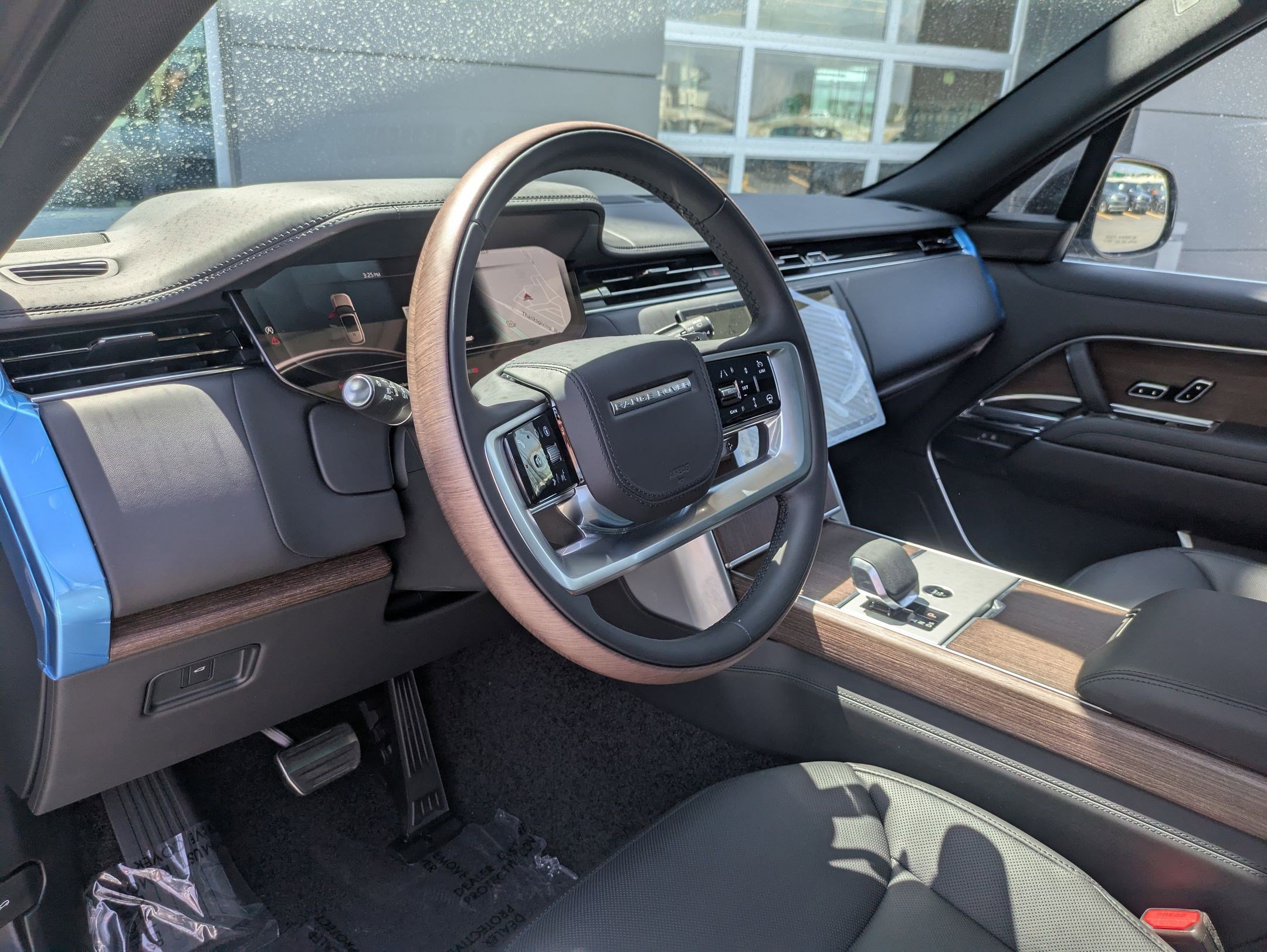 2025 Land Rover Range Rover SE photo 10