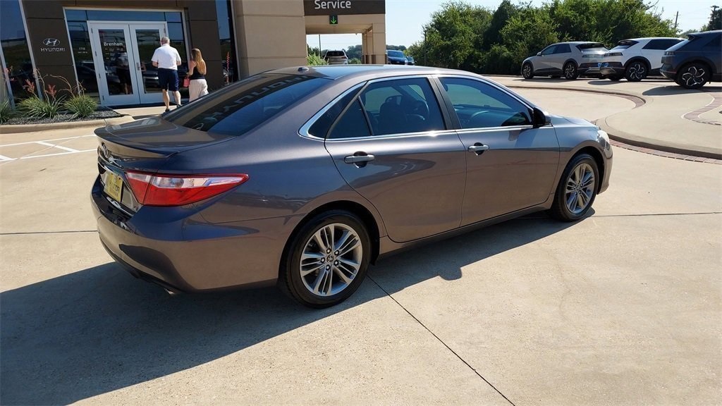 2015 Toyota Camry SE photo 3