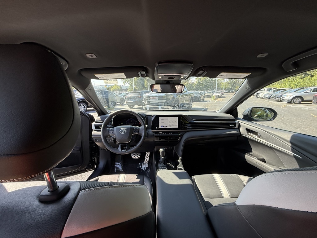 2025 Toyota Camry SE photo 7
