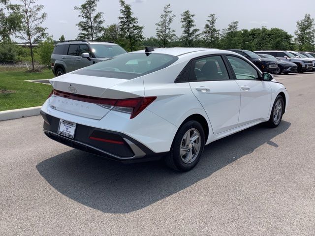 2024 Hyundai Elantra SE photo 6