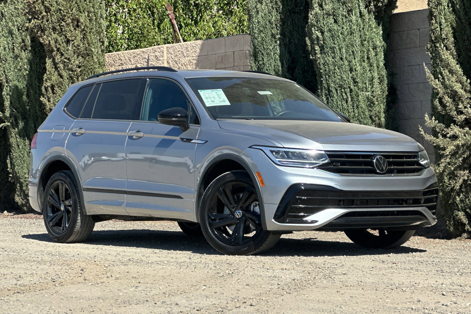 2024 Volkswagen Tiguan SE R-Line Black Sport photo 2