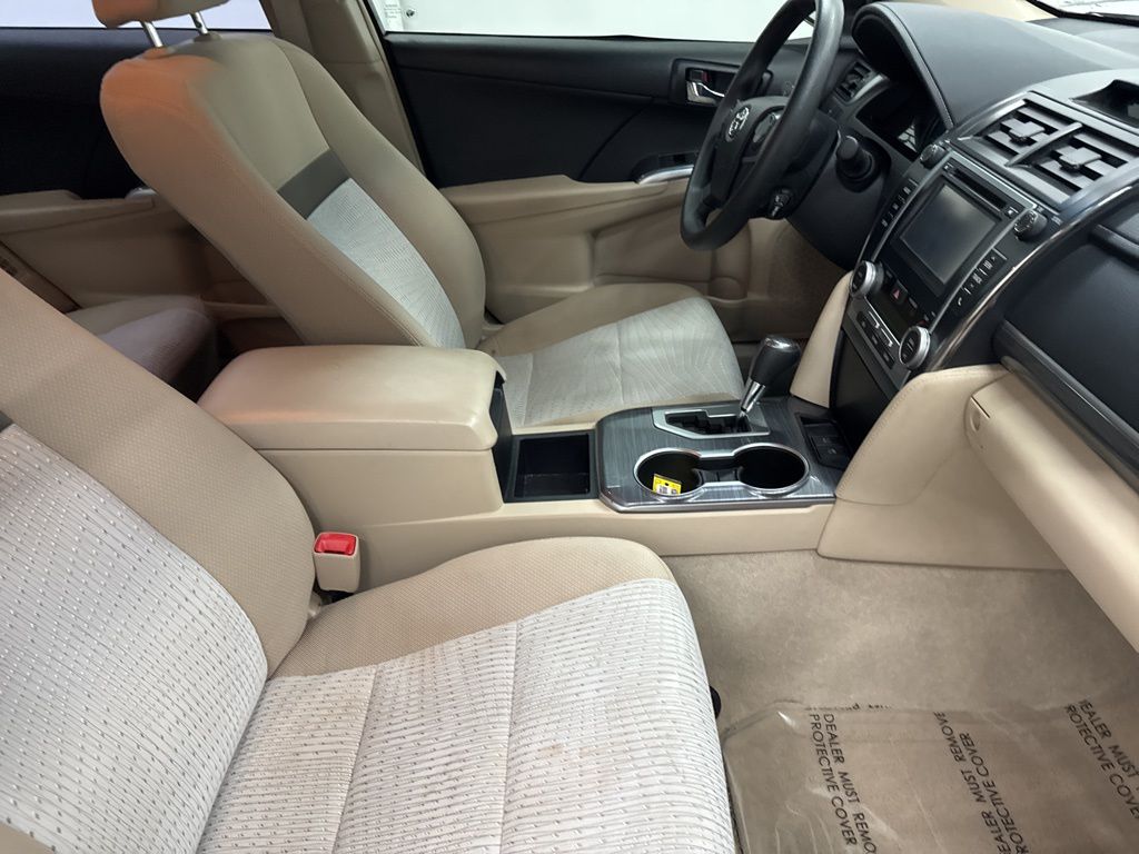 2014 Toyota Camry Hybrid LE photo 26