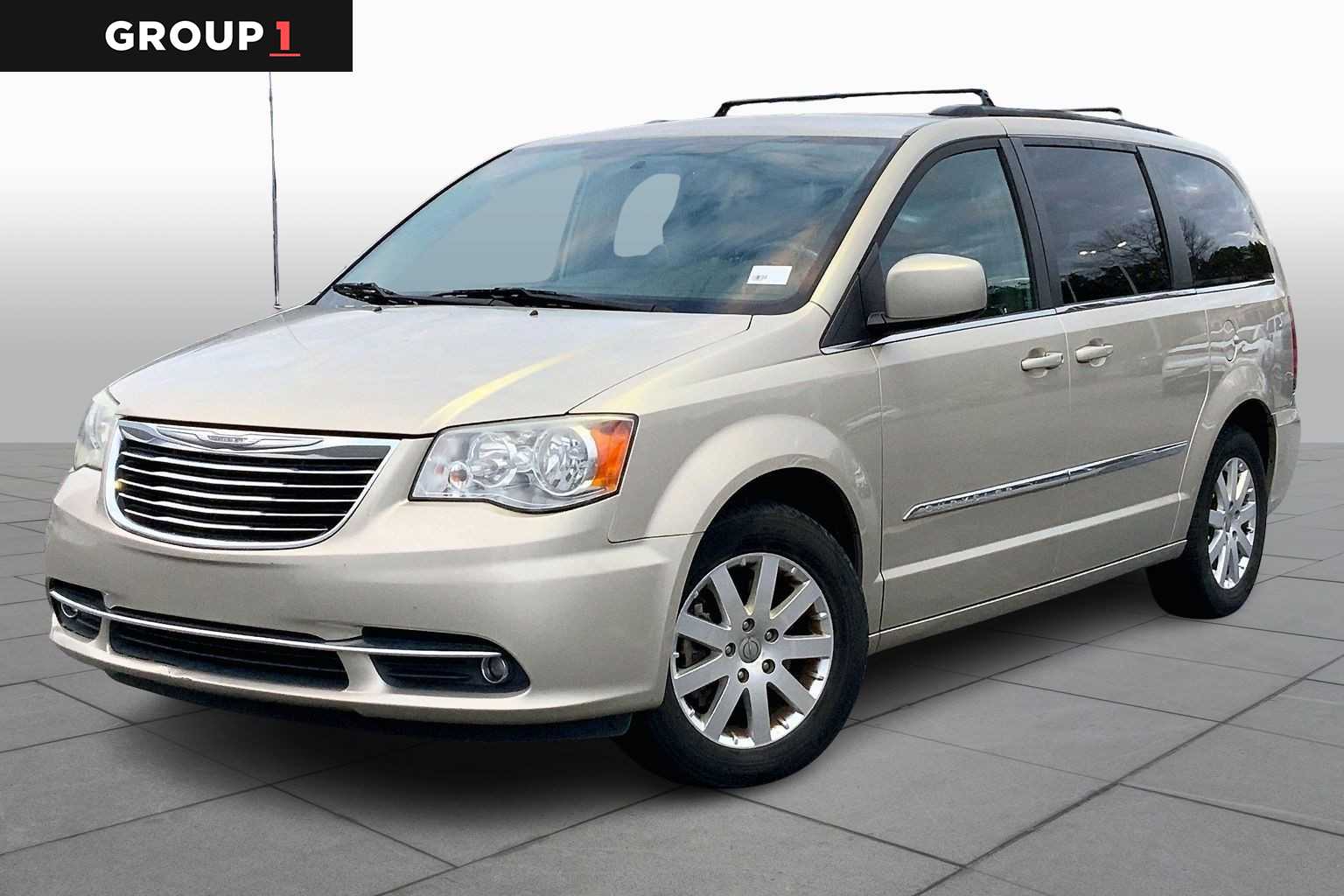 2015 Chrysler Town & Country Touring's photo